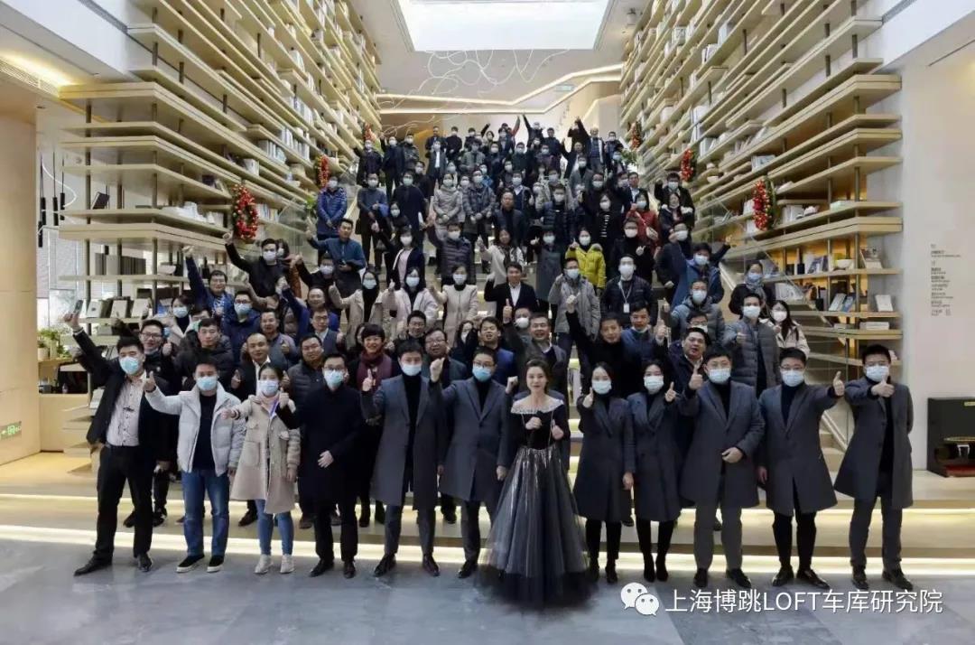 承德全国一百多人在华侨城汉口道6号参观研讨LOFT专利车库技术！
